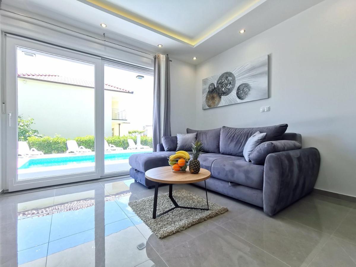 Seka Apartments With A Pool Kastela Dış mekan fotoğraf