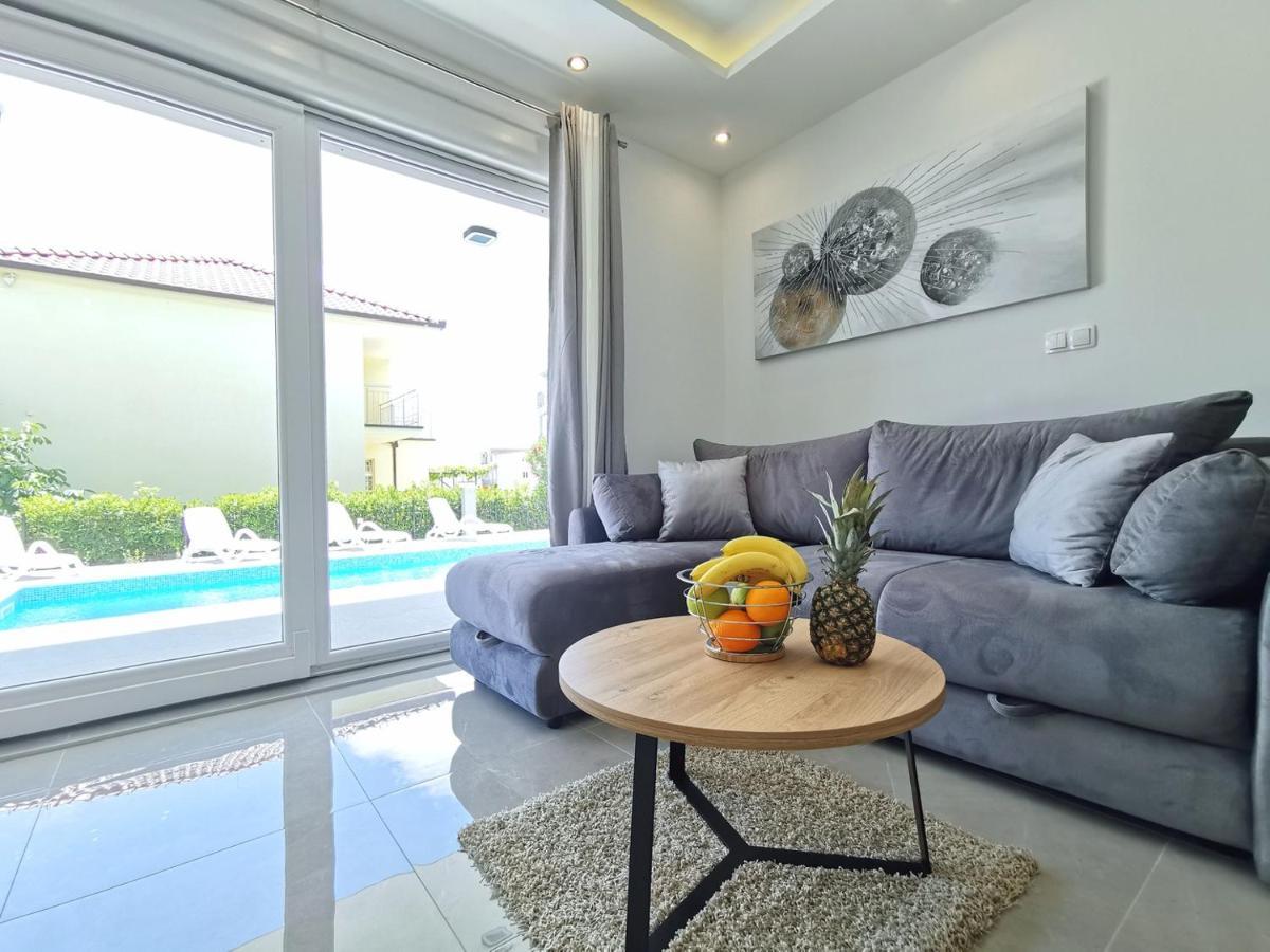 Seka Apartments With A Pool Kastela Dış mekan fotoğraf